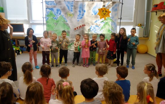 Divadlo v MŠ - Malované písničky