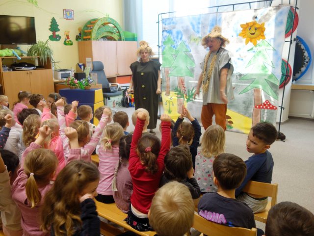 Divadlo v MŠ - Malované písničky