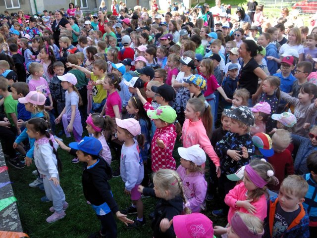 Tančí celá Holečkova!