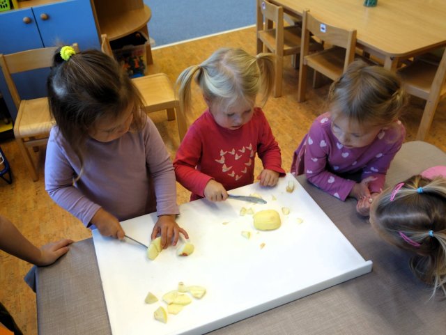 Želvičky pečou štrúdl aneb mouka až za ušima!