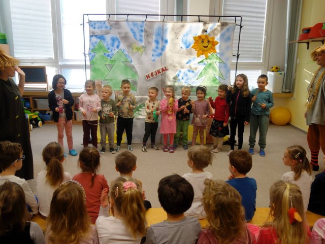 Divadlo v MŠ - Malované písničky